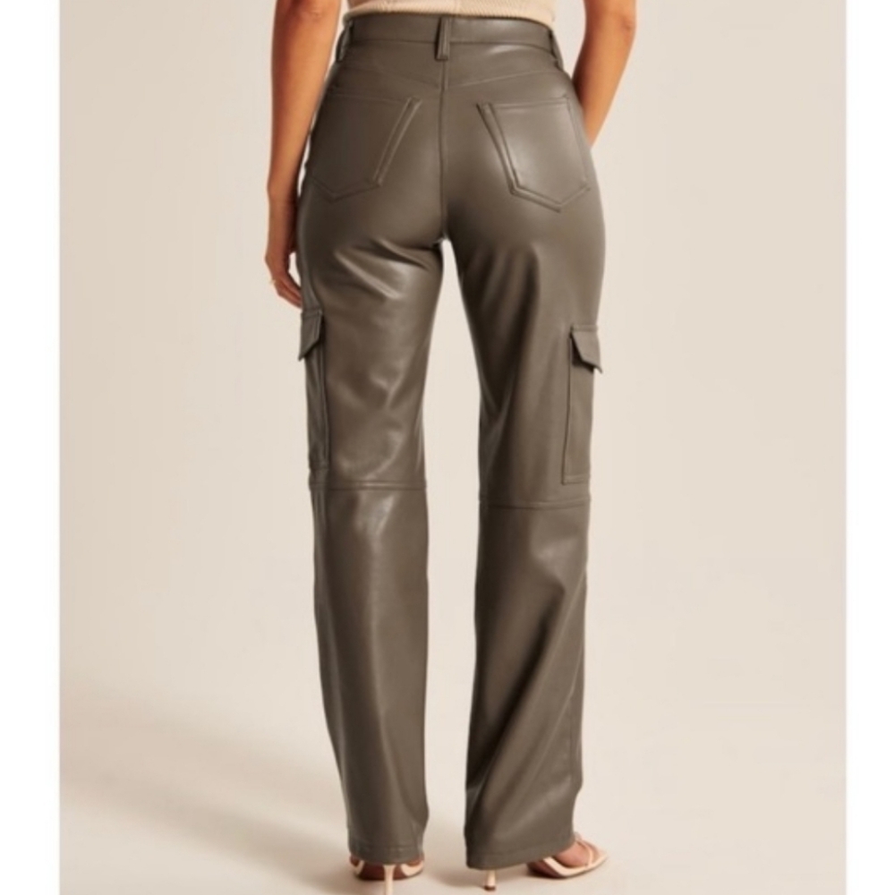 Abercrombie Curve Love Relaxed Cargo Pant